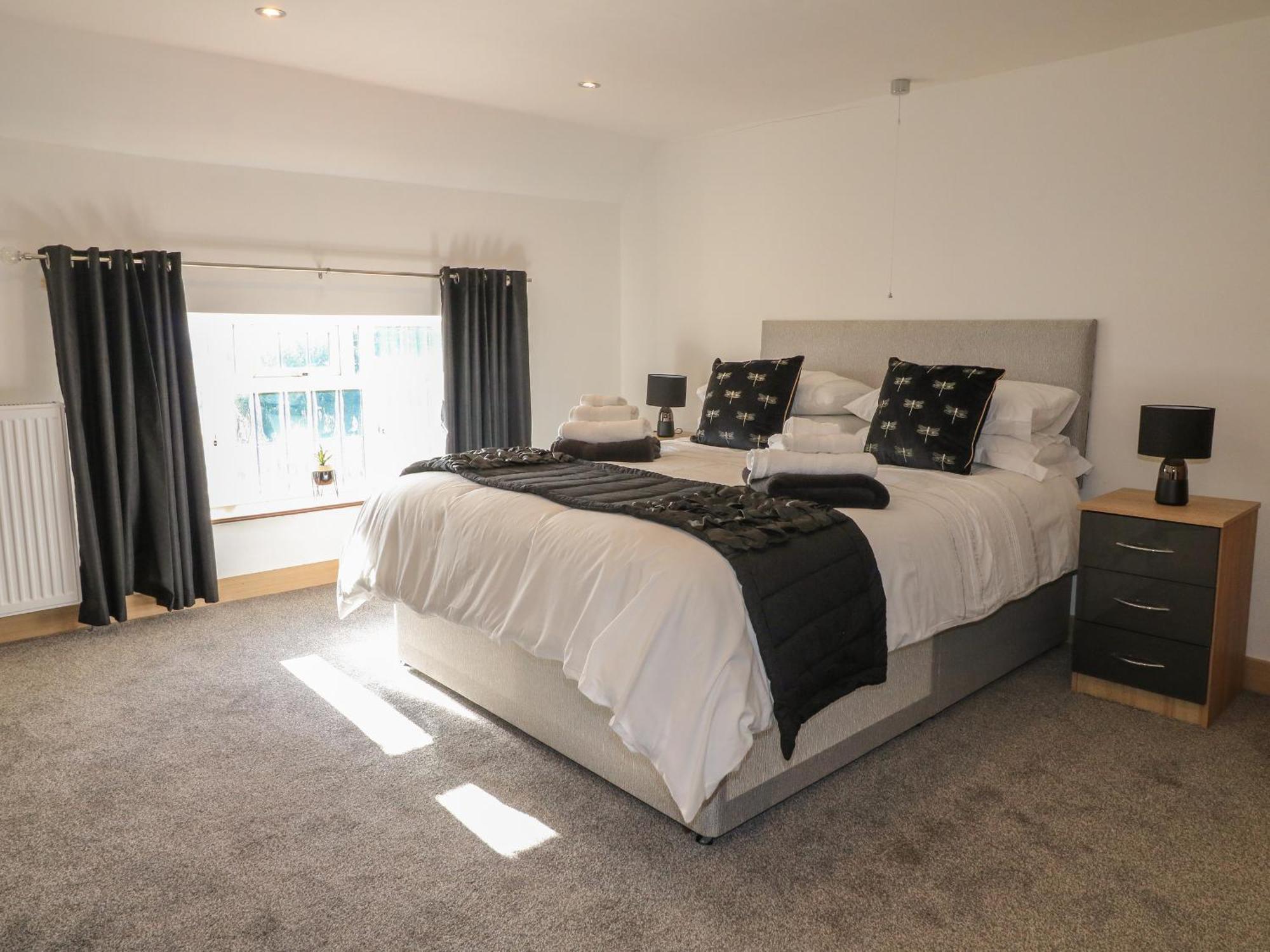Fields Farm Villa Draycott in the Moors Bagian luar foto